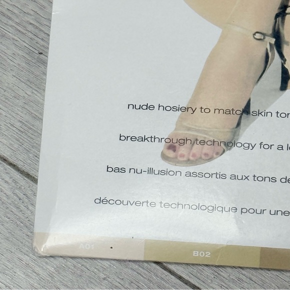 Donna Karan Hosiery - Nude - Picture 5 of 10